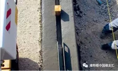 維特根 SP 15 攤鋪的縫隙式水溝,精確、穩定、表面光滑的結構物